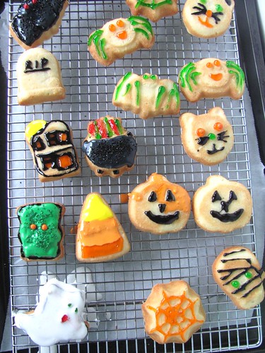 Decorated Halloween Cookies with Royal Icing