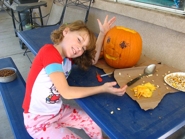 Alexis carving pumpkin 01