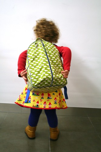 een scholier met een tas