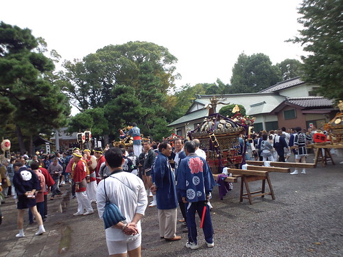 和樂備神社境内に各お神輿が集まってきています。早くも肩痛い (>_<)