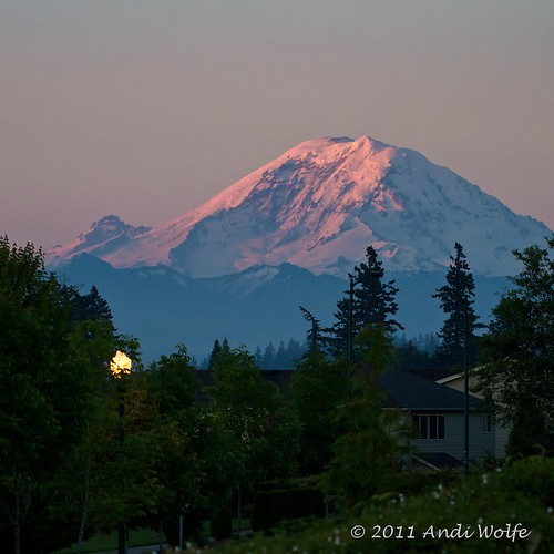 Mount Rainier at sunrise by andiwolfe