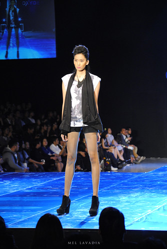 Oxygen: Philippine Fashion Week Spring Summer 2012