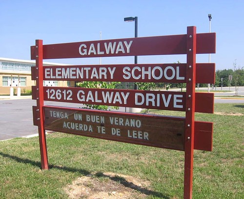 Galway Elementary School Sign (In Spanish)