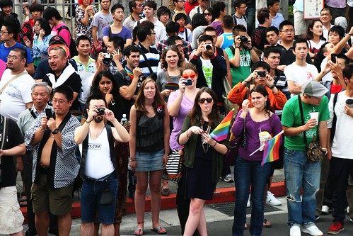 Mnogi strani turisti i studenti na razmeni takođe su podržali manifestaciju.