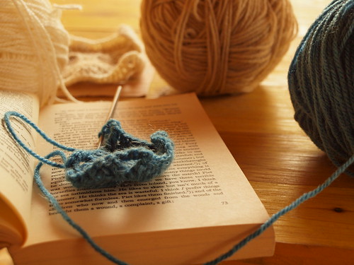 Crochet e um livro by MauFeitio