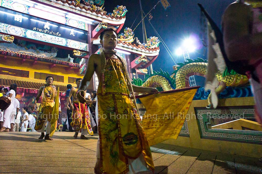 Nine Emperor Gods propitiation farewell @ Ban Tha Rue Shrine, Phuket Vegetarian festival 2011, Phuket, ThailandNine Emperor Gods propitiation farewell @ Ban Tha Rue Shrine, Phuket Vegetarian festival 2011, Phuket, Thailand