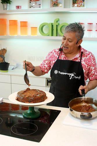 Chef Wan drizzling butterscotch dressing onto his apple cake
