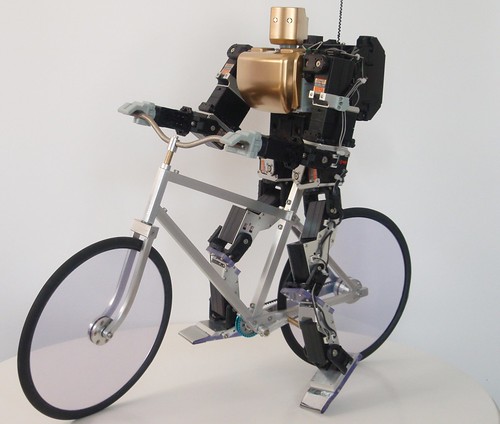 Robot que monta bicicleta