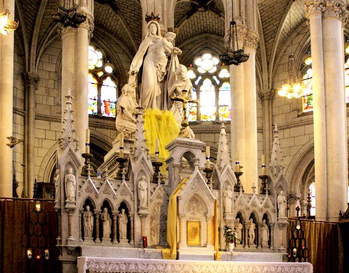 Altar con la imagen de Nuestra Señora