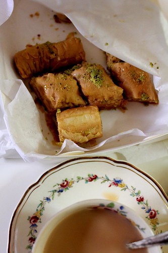 baklava with tea