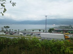 サービスエリアから諏訪湖を望むの写真
