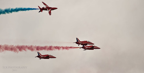 Red Arrows Missing Man Formation RIAT 2011 by TCR4x4