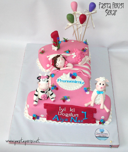 1ST. BIRTHDAY CAKE - Alya naz