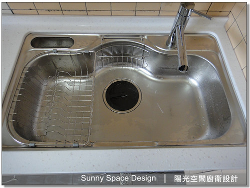 廚房設計-內湖康寧路黃先生一字型廚具：韓國人造石檯面+木心板桶身+六面結晶鋼烤門板-陽光空間廚衛設計
