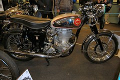 THE BSA GOLD STAR. CLASSIC CAFE-RACER.