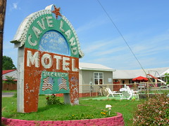 Cave Land Motel - Cave City KY