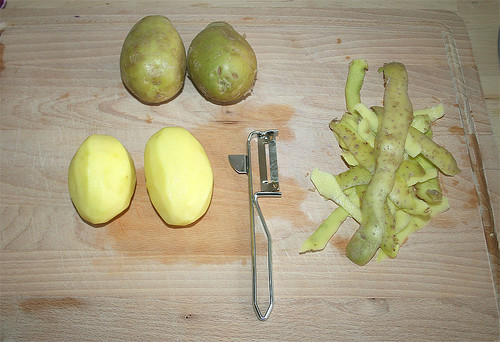 23 - Kartoffeln schälen