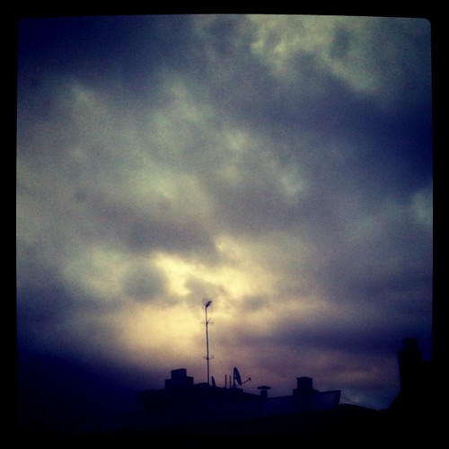 Cielo desde mi ventana, @caelete ¿Tu predicción? by rutroncal