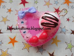Sweet Deco Heart Shaped Accessories Case