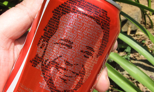 Coca-Cola lata toao Santos Cada Garrafa tem Uma Historia art detail by roitberg