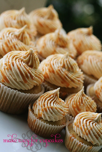 Butterbeer cupcakes by Make Way For Cupcakes