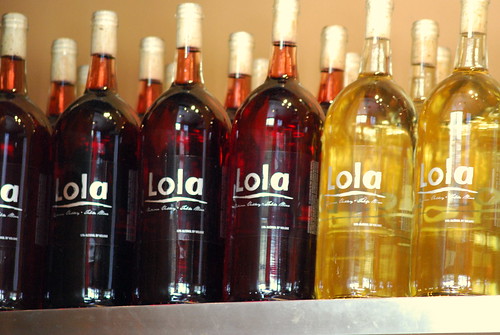 Lola - Wine Close-Up