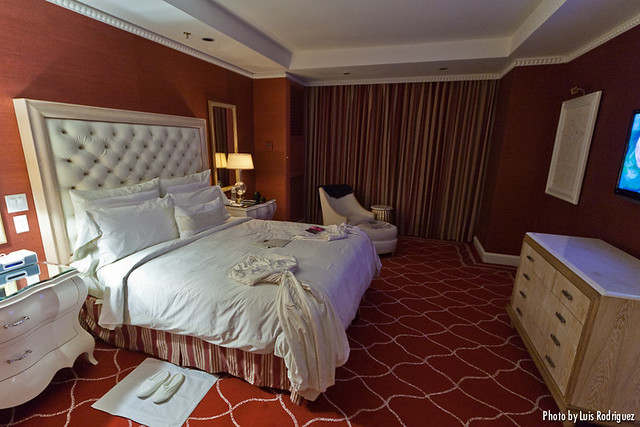 El dormitorio de nuestra Parlor Suite en las Tower Suites del hotel Wynn Las Vegas