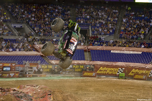 Grave Digger aims up