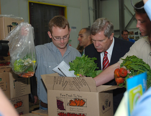 Agriculture Secretary Tom Vilsack Goes West on American Jobs Tour to Sacremento, CA, Secretary Vilsack visiter a Farm Fresh To You produce Company and observed their operation in action, on Monday, September 26, 2011. 