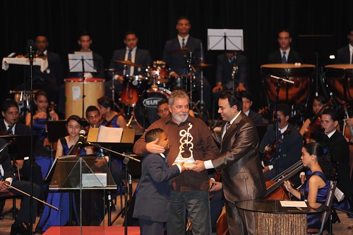 21/07/11 | Ex-presidente Lula recebe homenagem da Orquestra Criança Cidadã, no Parque Dona Lindu, No Recife. Foto: Sérgio Figueirêdo.