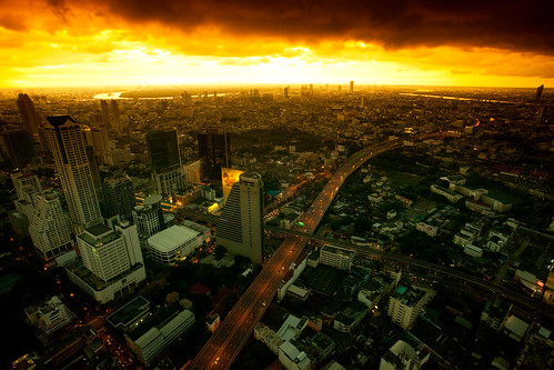 フリー写真素材|建築・建造物|都市・街・村|夕日・夕焼け・日没|暗雲|タイ王国|