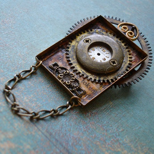 Aeon Steampunk Pin / Pendant - Clock with Eternal Time - Clock Gears