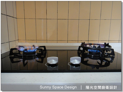 廚房設計-內湖康寧路黃先生一字型廚具：韓國人造石檯面+木心板桶身+六面結晶鋼烤門板-陽光空間廚衛設計