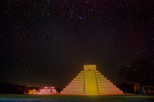 El Castillo & Temple of the Warriors at Night