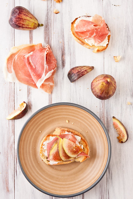 Crostini with Figs, Prosciutto, and Goat Cheese