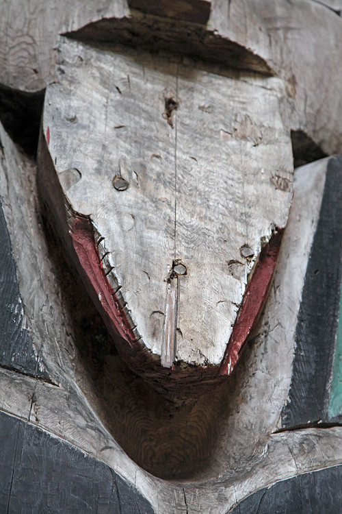 mising face, center house post, Naay I'waans, Chief Son-i-Hat Whale House, Kasaan, Alaska