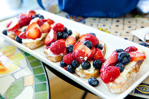 Grilled bread with mascarpone cheese and berries, drizzled with honey