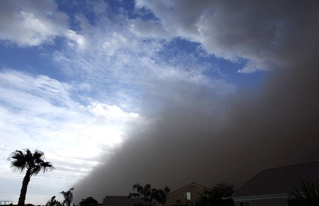 Day the sky turned brown 3,000ft high dust cloud rolls across Arizona AGAIN  9