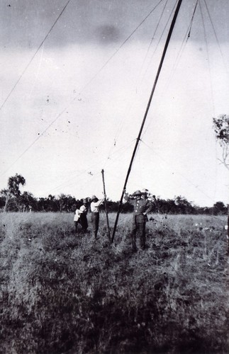1921 Raising the wireless mast - KHS-2011-15-04-P2-D