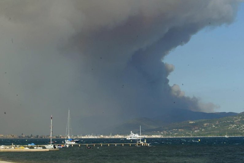 feu de Vidauban depuis la baie de Saint-Tropez en juillet 2003 météopassion