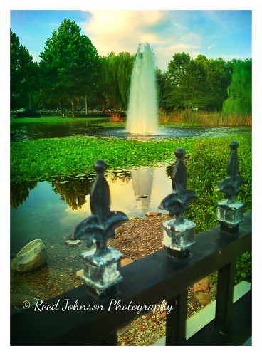 Largo Park Fountain by bichonphoto