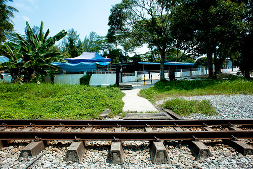 A view of Masjid Hang Jebat along the KTM tracks