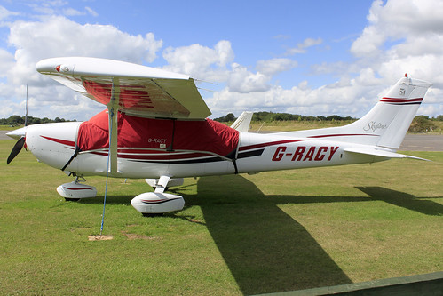 G-RACY- Cessna 182_  Dunkswell