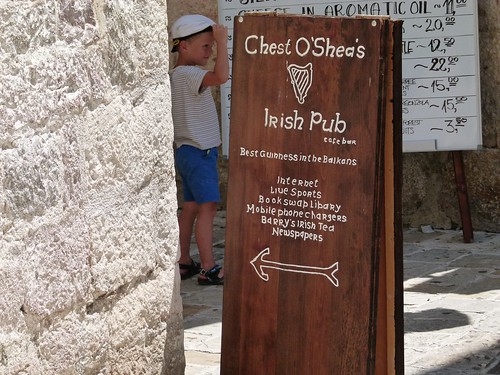 Chest O'Sheas Irish Pub, Budva, Montenegro by blacknight