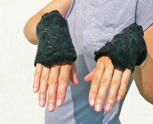 fingerless gloves, arm warmers, wrist warmers, nuno felt, felted, wool, silk