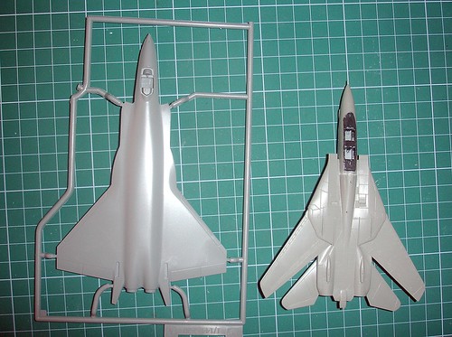 J-20 PLA - Dragon 1:144 revells tomcat comparision