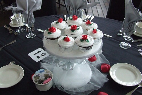 Jennifer Centerpiece Cupcakes 