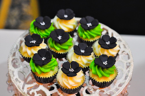 Lime green cream and black mini wedding cupcakes