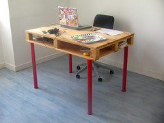 pallet desk overall (pierrevedel.com) Tags: ikea desk furniture curry hack pallet vika