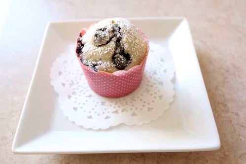 blueberries cupcake in pink cup